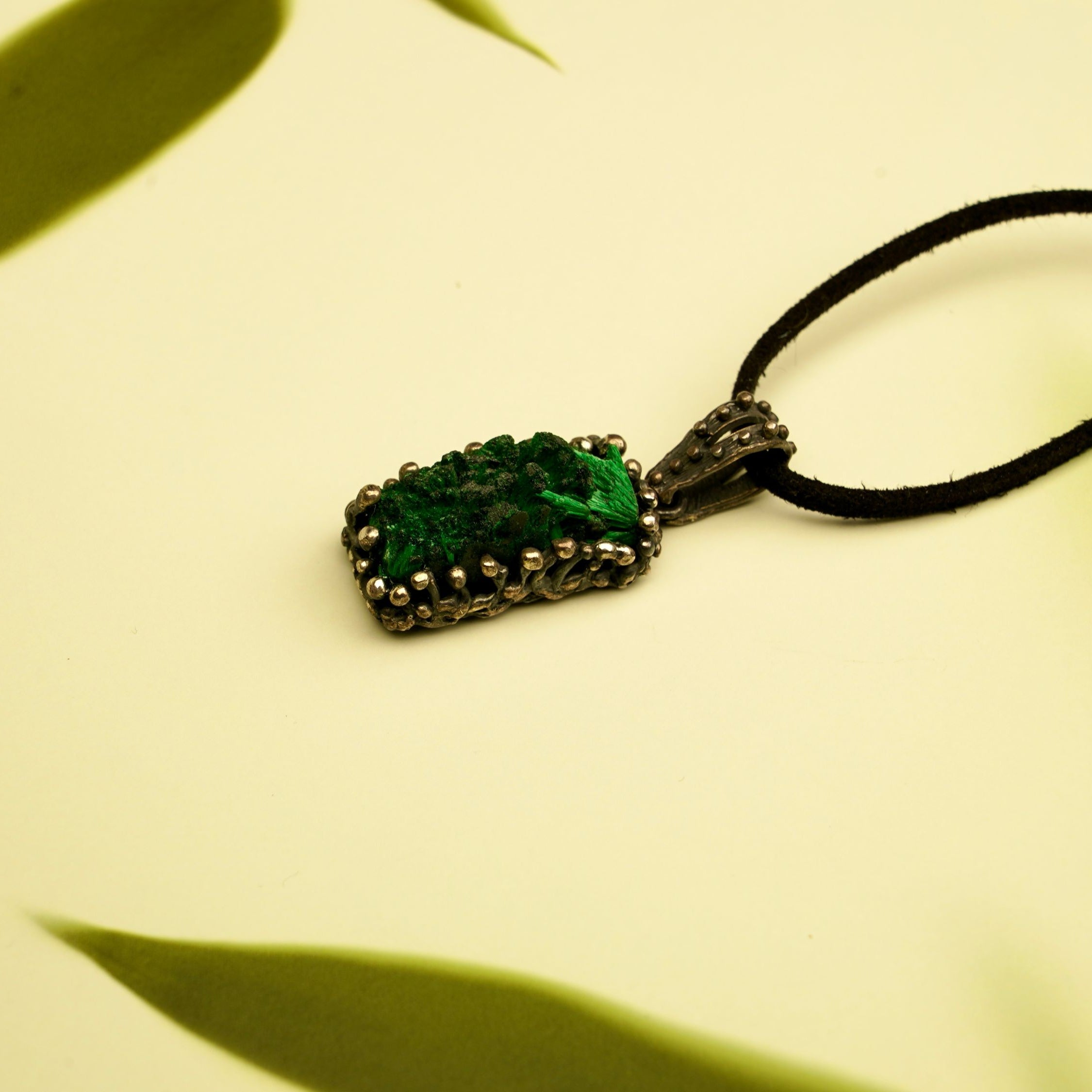 malachite necklace side profile crystal thickness and silver frame