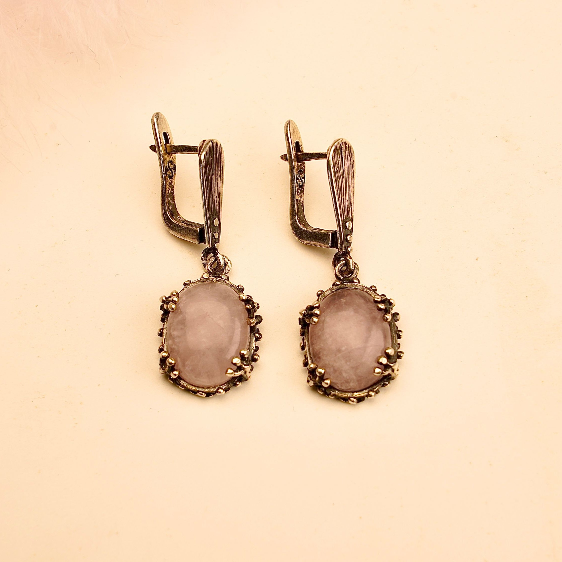 rose quartz earrings side profile, leverback closure and silver setting