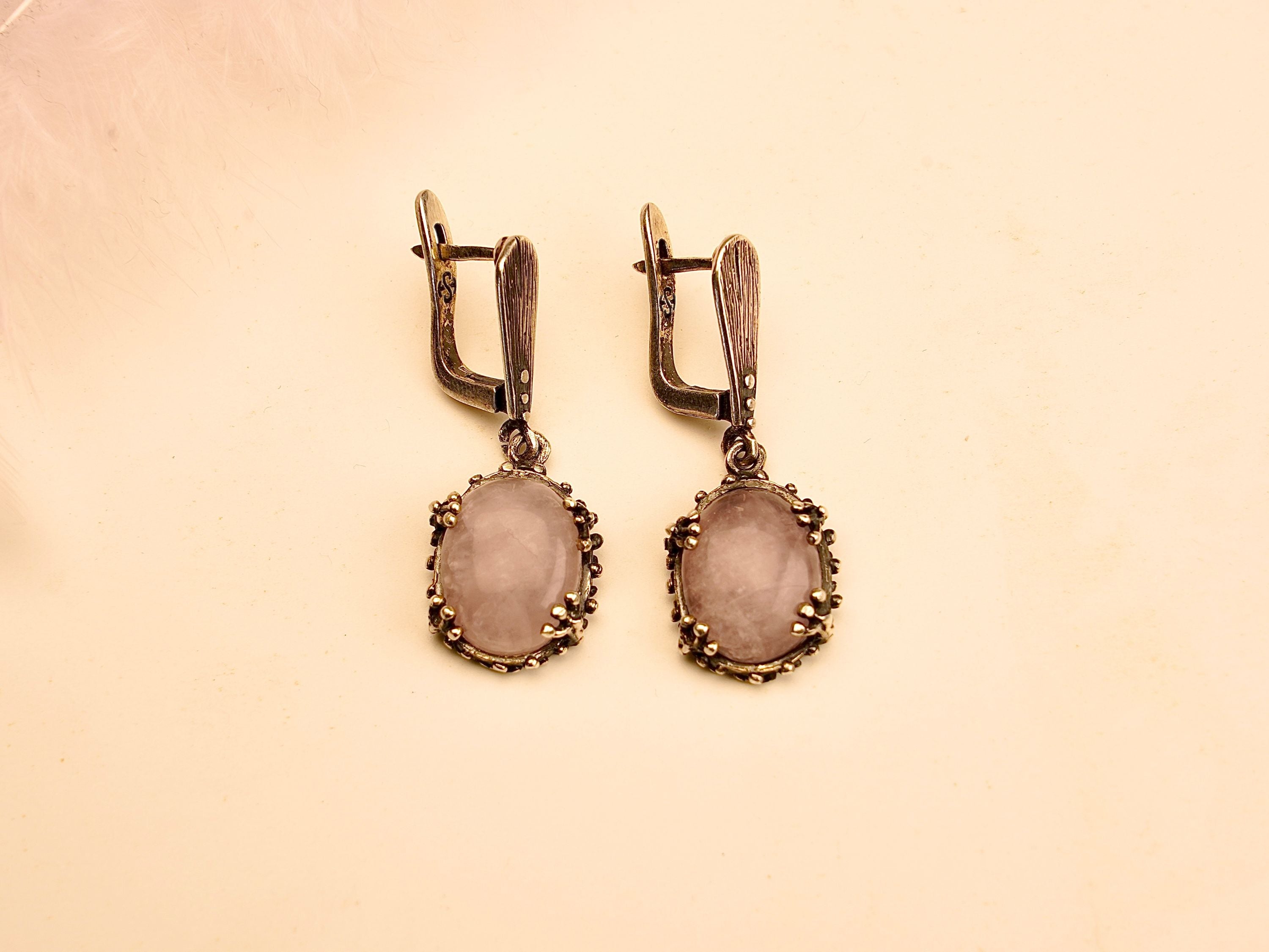 rose quartz earrings side profile, leverback closure and silver setting