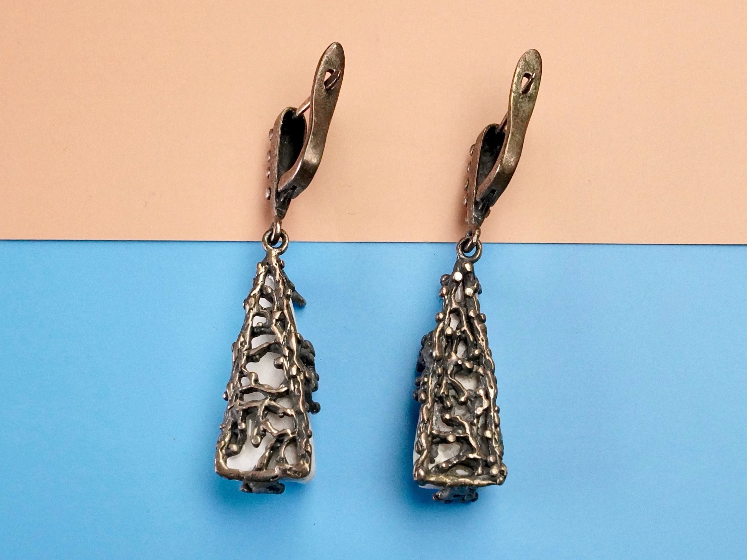 Backside moonstone earrings rear view leverback closure silver craftsmanship detail