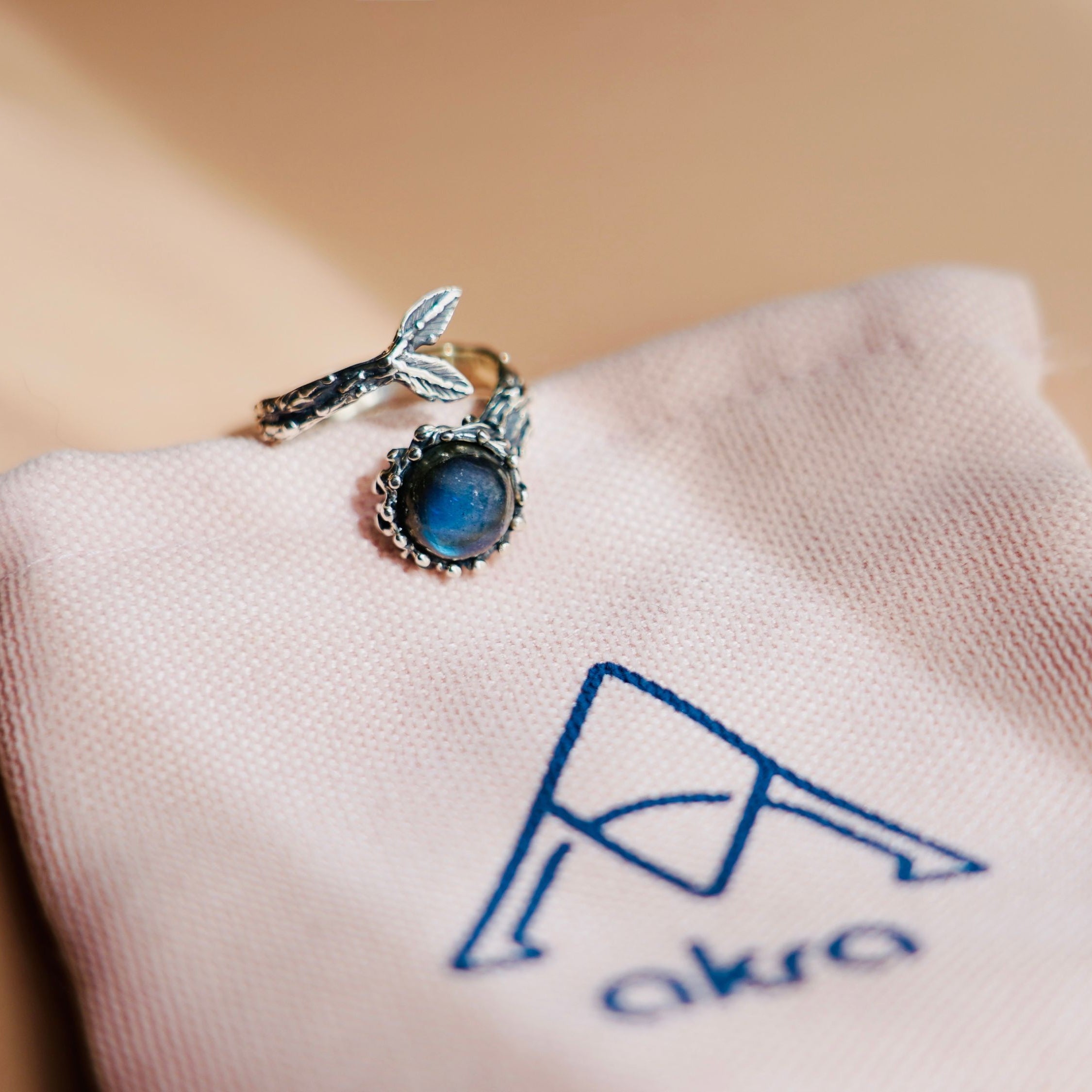 Labradorite adjustable ring craftsmanship silver setting detailed view
