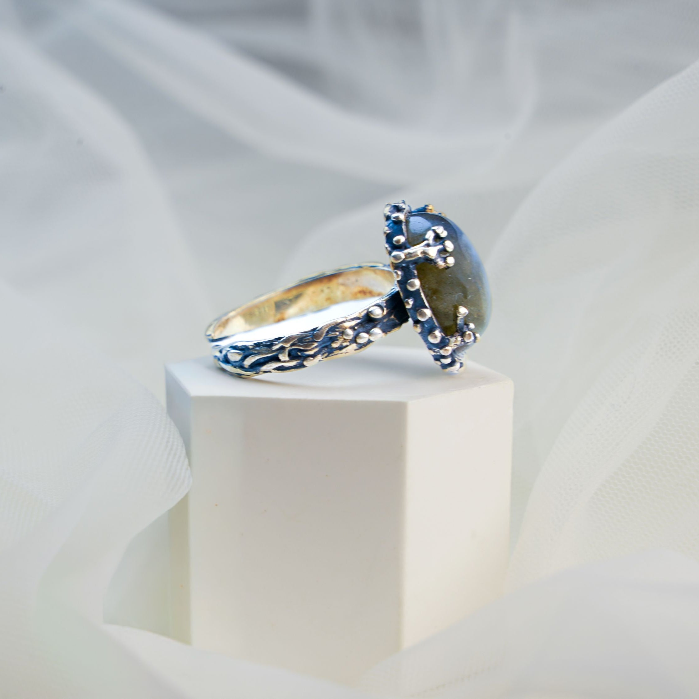 blue flash labradorite gemstone ring unique natural stone silver ring