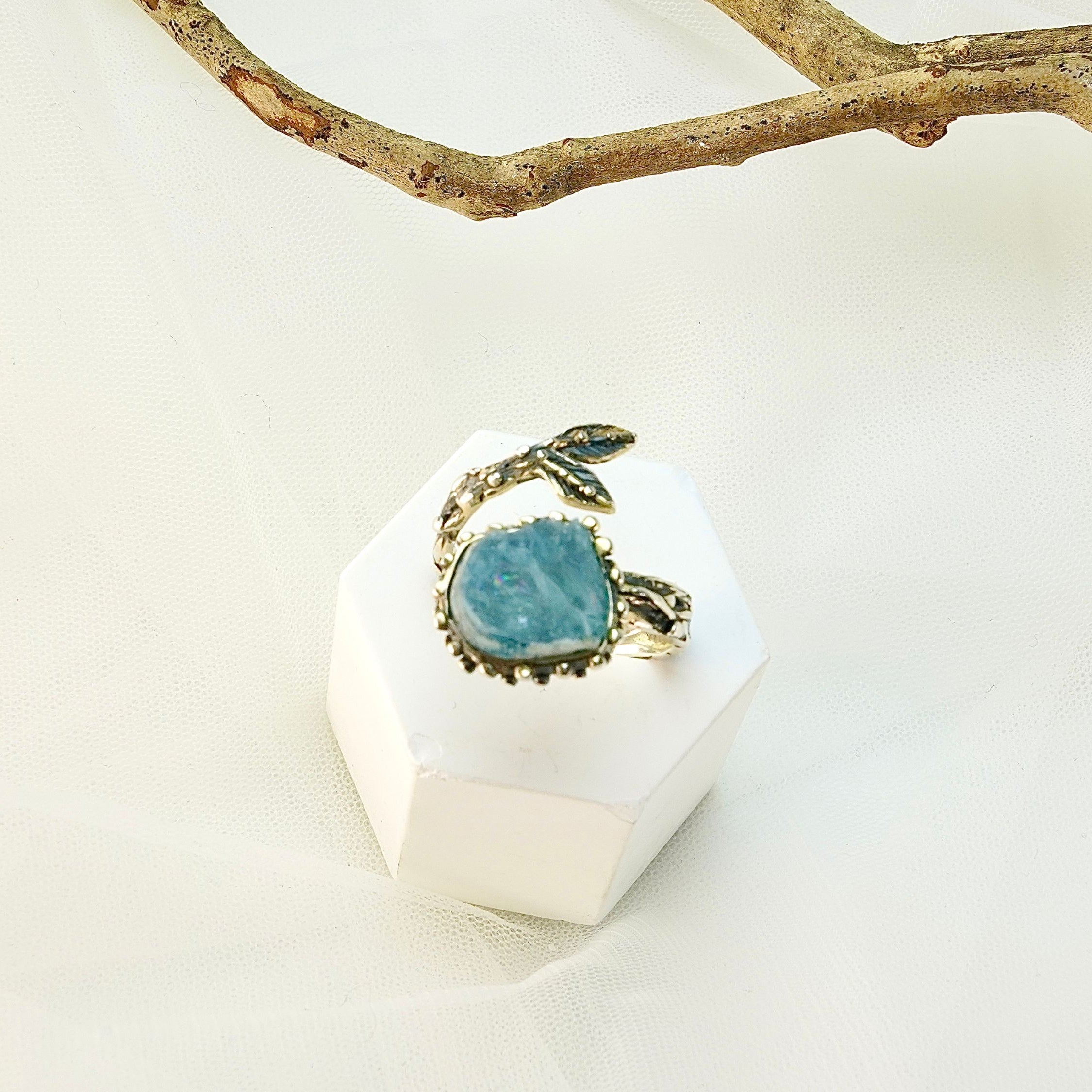 Aquamarine adjustable ring craftsmanship silver setting detailed view