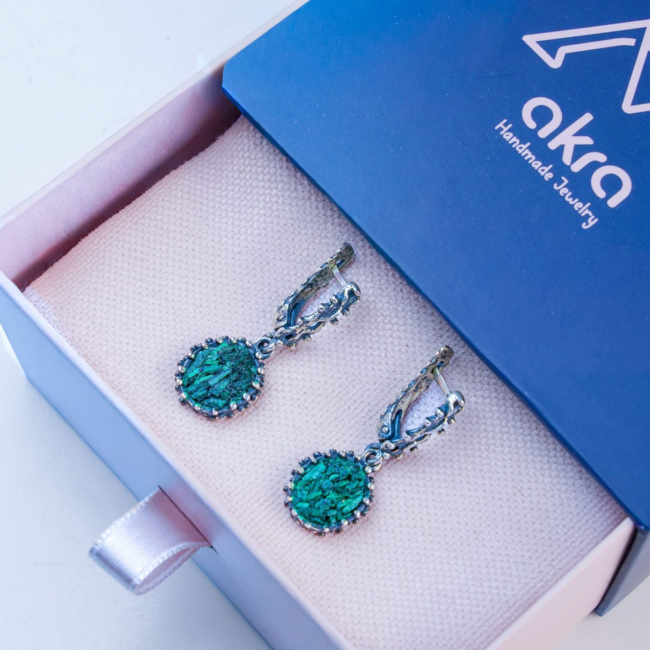 Akra Gems signature jewelry gift packaging featuring a branded box and ribbon, ready to be presented as a special gift for her