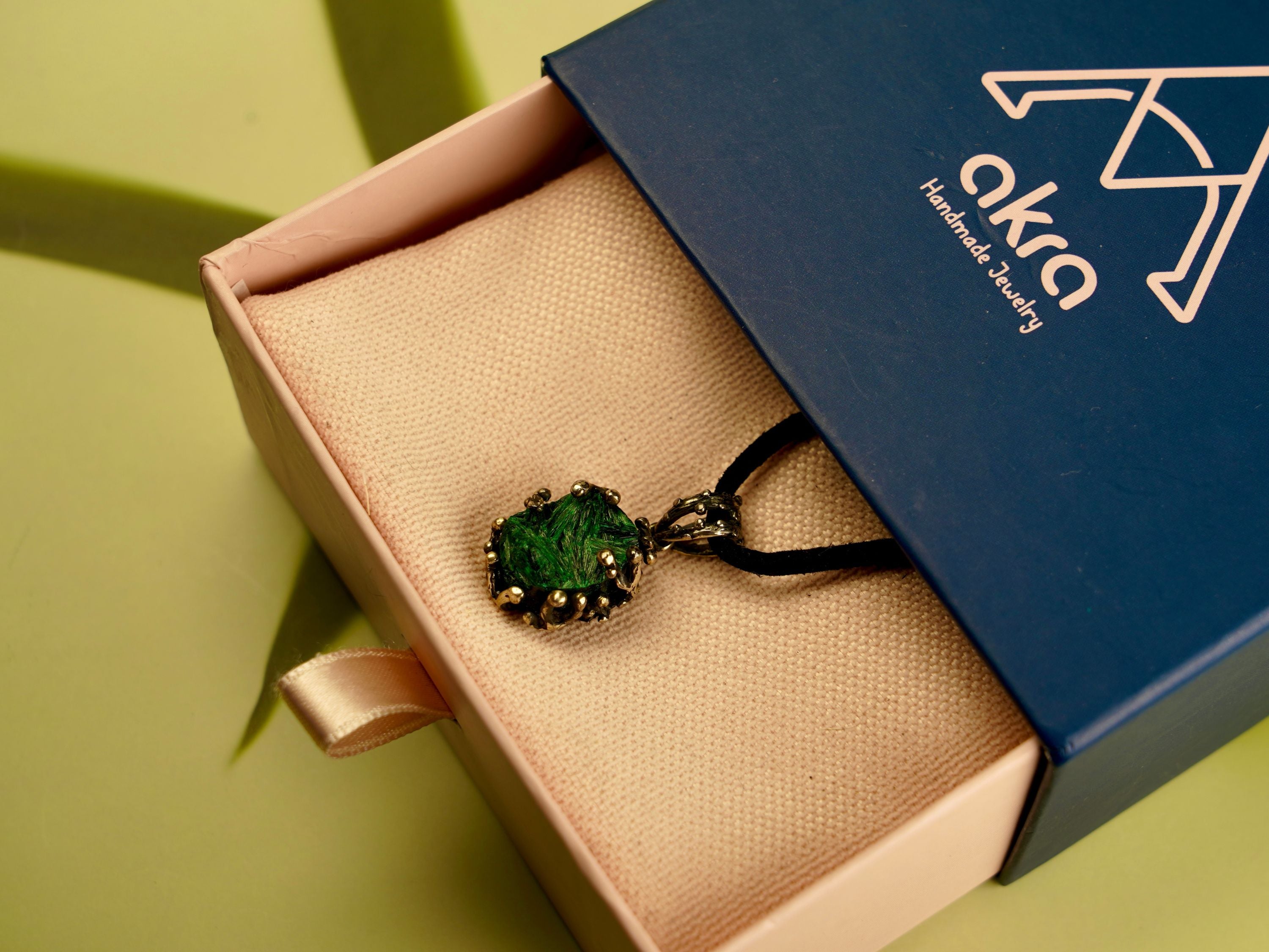 malachite necklace gift box packaging green gemstone pendant
