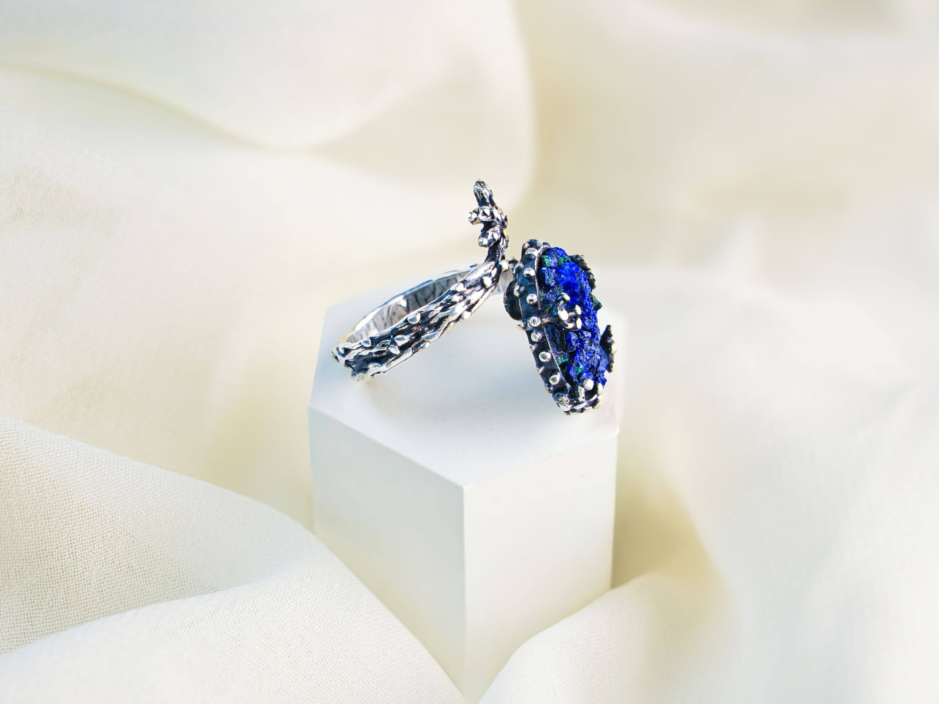 Side view of the twig style lapis lazuli ring showcasing the organic silver branch craftsmanship