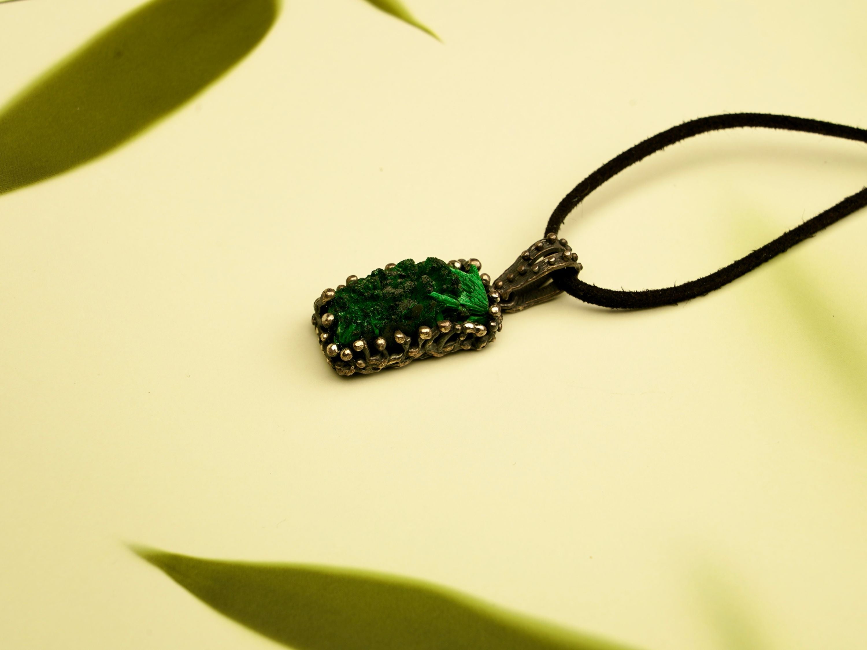 malachite necklace side profile crystal thickness and silver frame