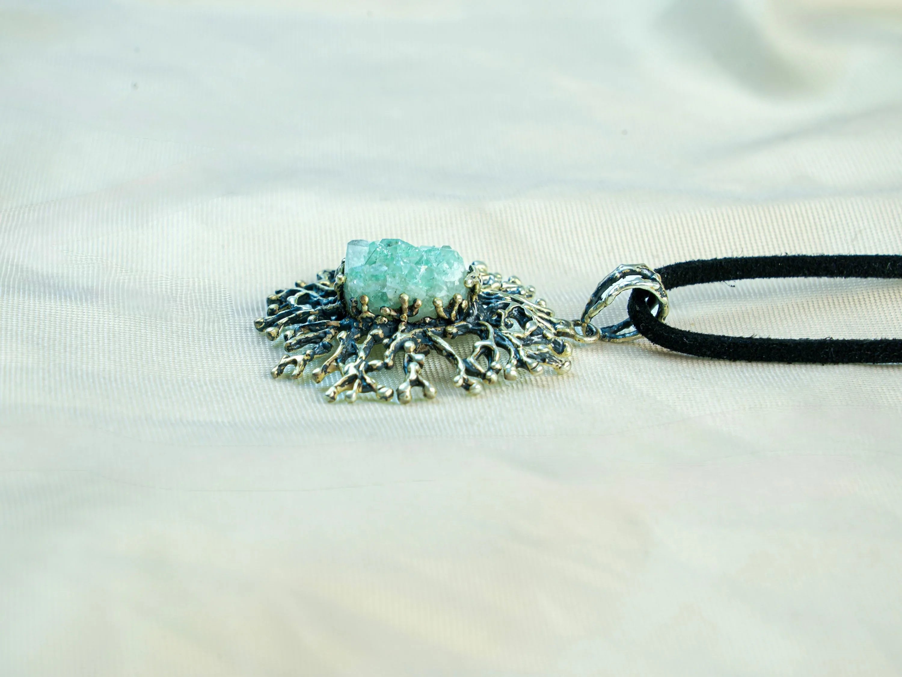 Aquamarine necklace side view pendant thickness sterling silver design