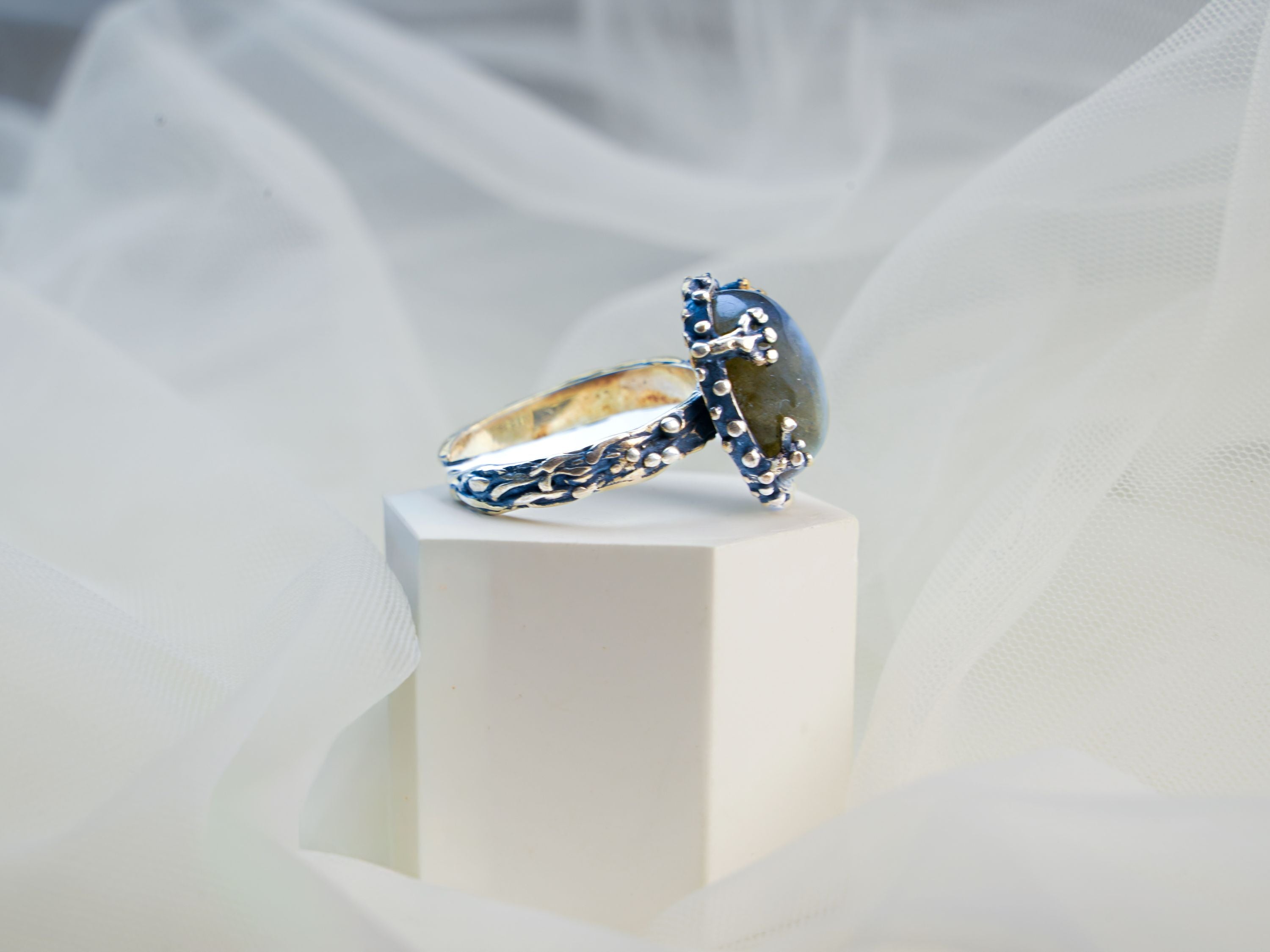 blue flash labradorite gemstone ring unique natural stone silver ring