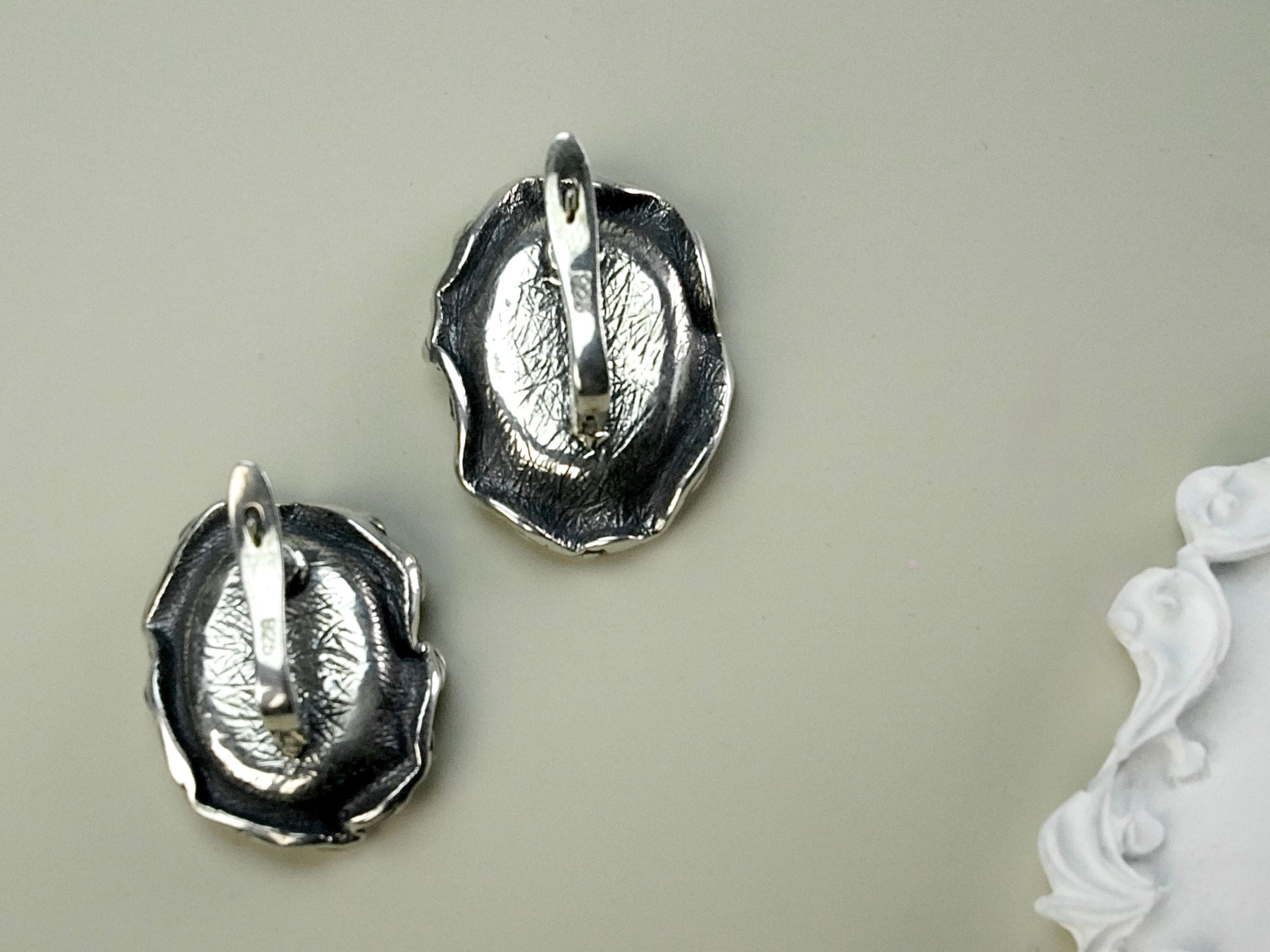 Backside malachite earrings rear view closure and craftsmanship silver earrings
