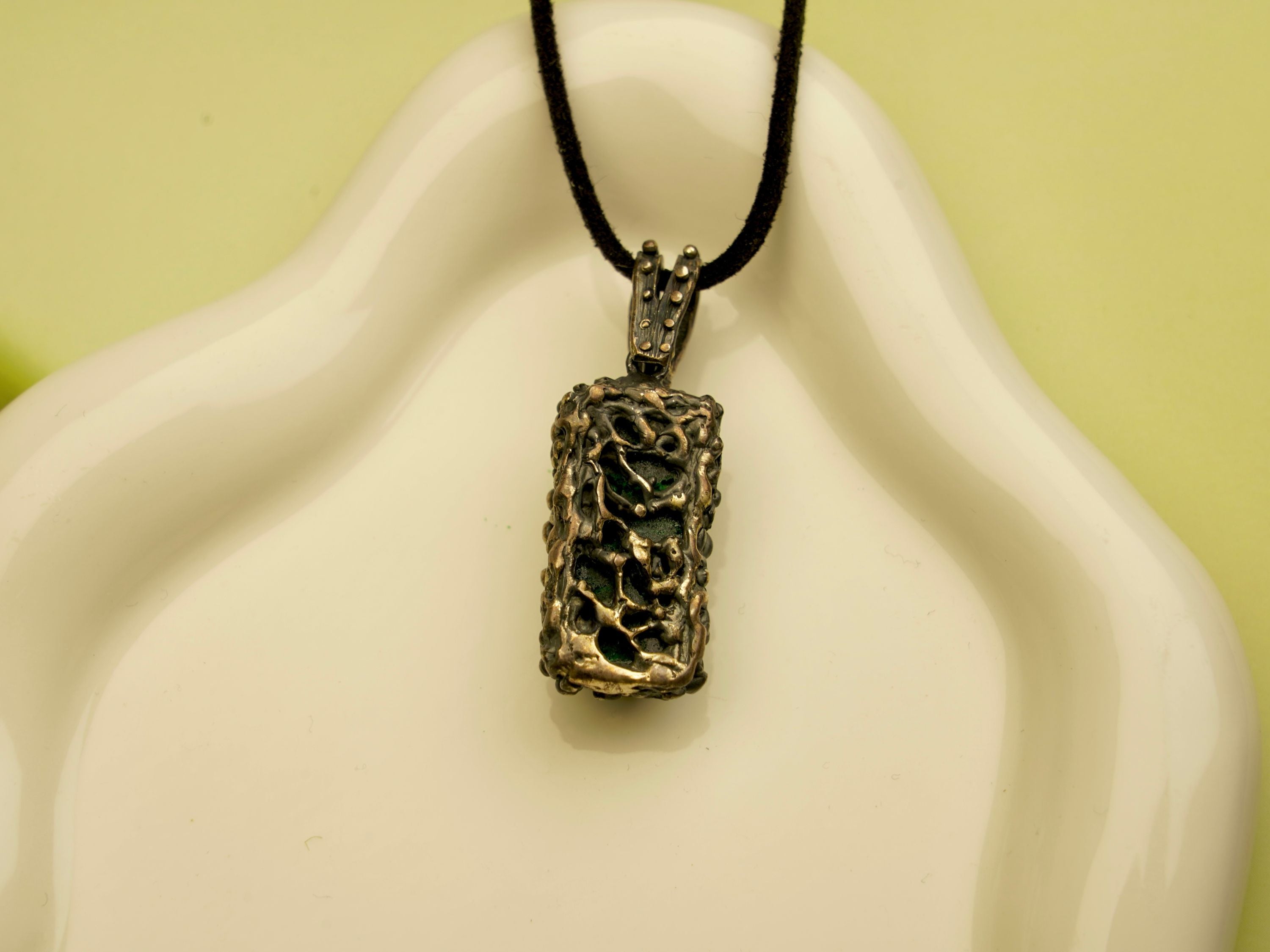 backside malachite pendant sterling silver craftsmanship detail