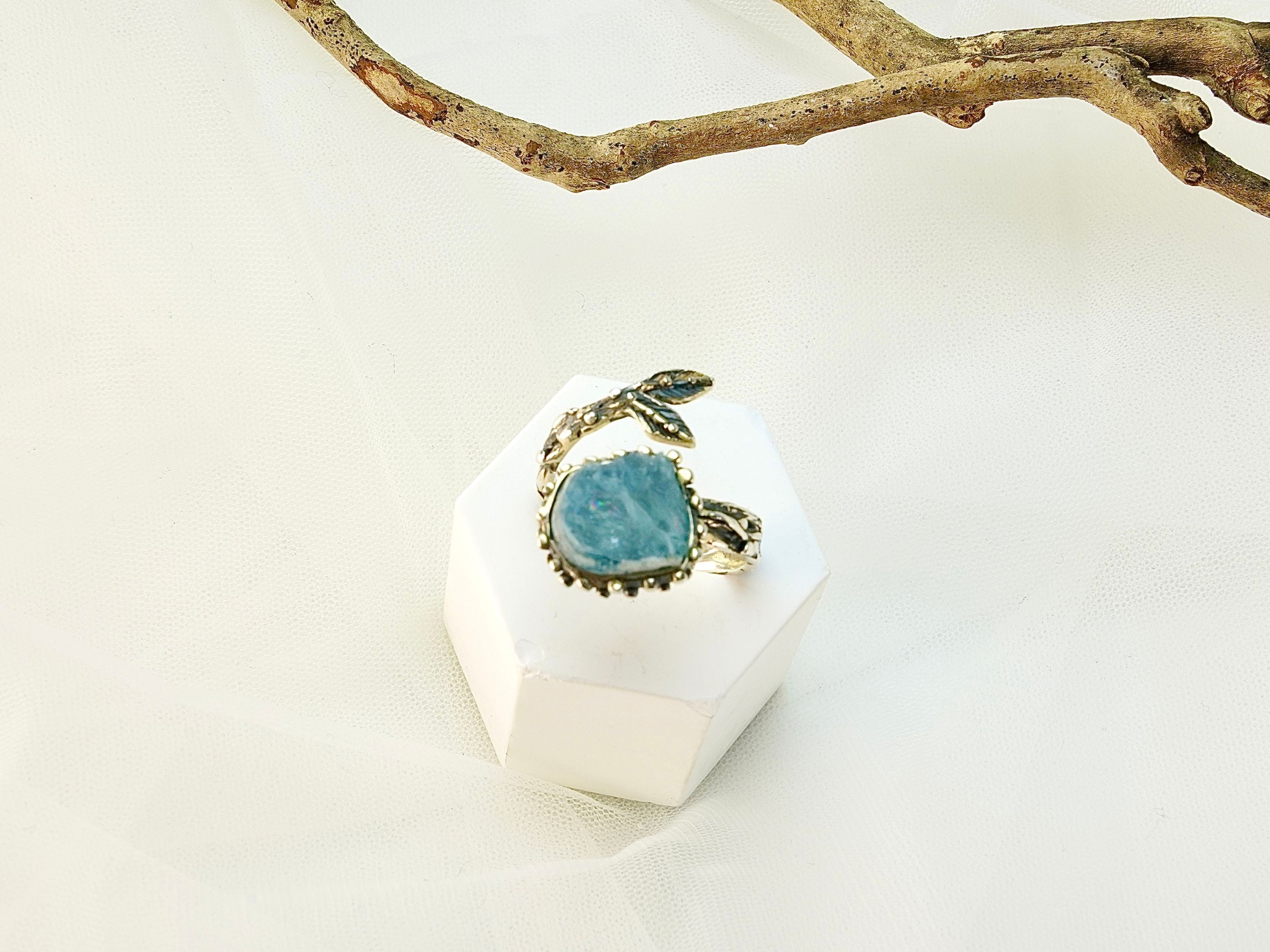 Aquamarine adjustable ring craftsmanship silver setting detailed view