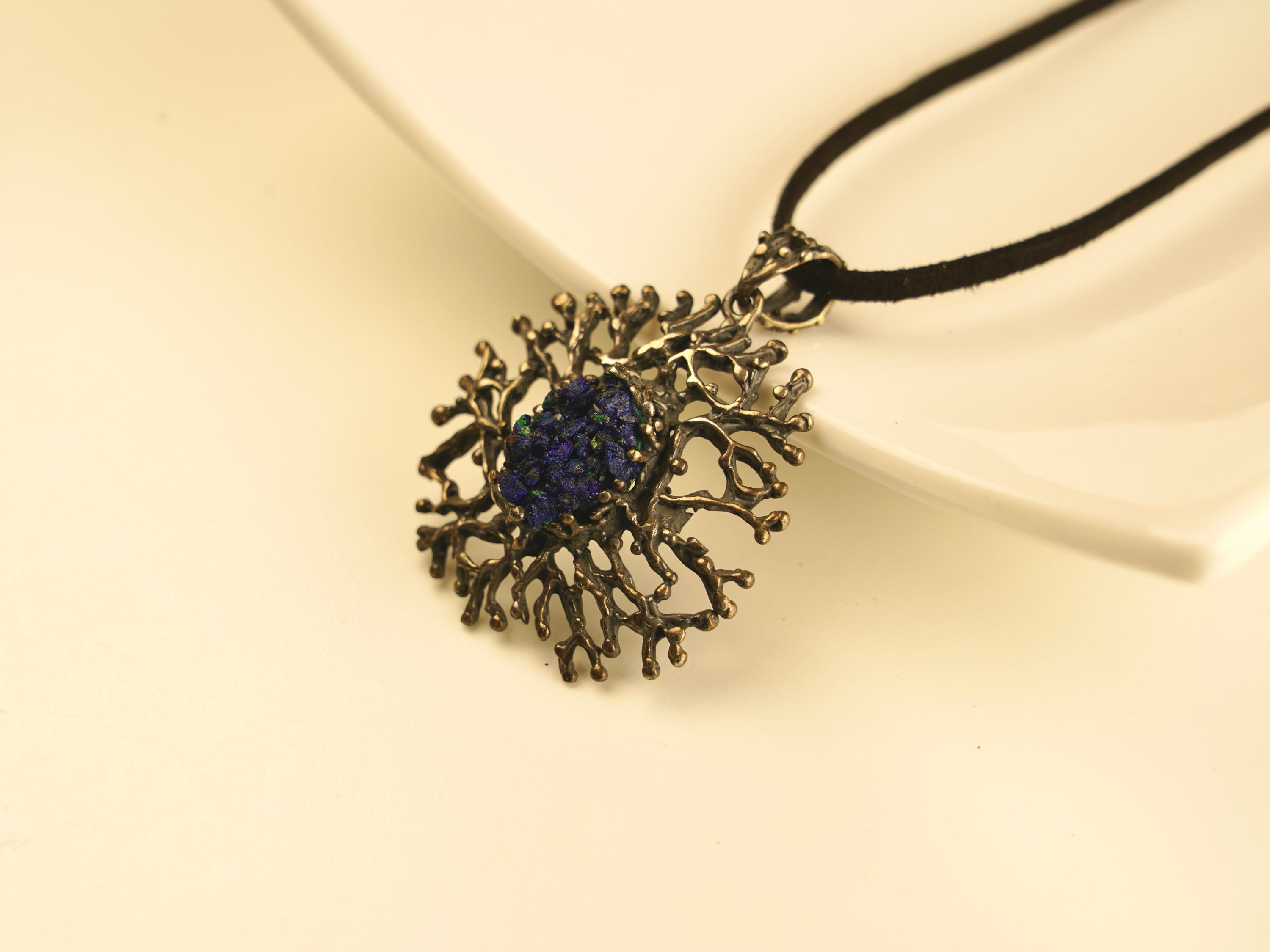 lapis lazuli pendant elegant blue gemstone silver necklace design